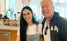 Eski eş ile mantarlı poz: Karma ailemiz için teşekkürler