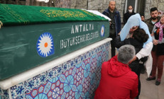 Mahra son yolculuğuna uğurlandı, ailesi ayakta zor durdu