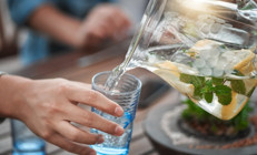 Sahurda ezan okunurken su içilir mi, ezan okunurken su içmek orucu bozar mı Diyanet yanıtladı