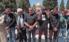50 bin Müslüman İsrail saldırılarının gölgesinde Mescid-i Aksa’da Cuma namazı kıldı