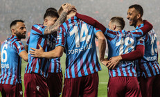 Son Dakika: Süper Ligde şampiyon Trabzonspor Antalyaspor karşısında 2-2lik skor zafere yetti
