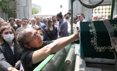 Spiker Özlem Sarıkaya Yurta veda