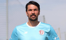 Alperen Uysal resmen Fraport TAV Antalyasporda