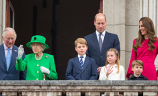 Prens Charles ve Prens William, Kraliçeyi ikna edip ortanca prensi saf dışı bırakmışlar: Taht oyunları