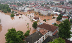 Bartın Irmağı yükseldi Kozcağızda 4 katlı ev yıkıldı, 10 ev tahliye edildi