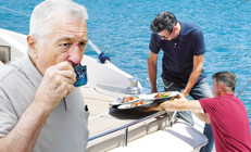 Türk kahvesi ve alinazik... Robert De Niro, Boğazın tadını çıkardı