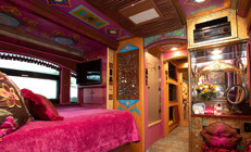 Ünlü şarkıcı tekerlekli sarayını kiraya veriyor