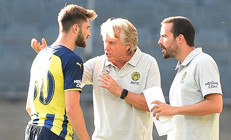 Fenerbahçede İsmail Yüksek mest etmeye devam ediyor Jorge Jesusun değişmez ismi oldu...