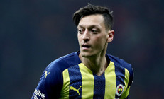 Fenerbahçede Mesut Özil belirsizliği sürüyor Menajeri Erkut Söğüt ayrılık iddialarını yalandı