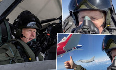 Sosyal medya bu görüntüleri konuşuyor... Boris Johnson giderayak pilot oldu