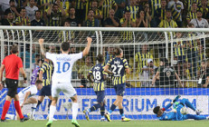 Dinamo Kiev maçındaki o tezahüratın cezasını Fenerbahçe Kulübü kesmeli
