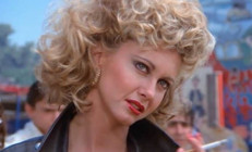 Olivia Newton-John kimdir, hangi filmlerde oynadı Olivia Newton-John, Grease filmi ile adını duyurmuştu