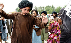 İktidarın 1’İnci yılını böyle kutladılar... Taliban dansı