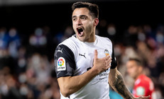 Maxi Gomez adım adım Fenerbahçeye Mestallada hatıra fotoğrafı çekildi...