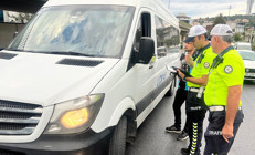 Okulların açıldığı ilk gün servisler denetlendi: Sürücülere dur lambası cezası
