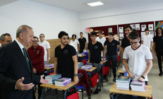 Cumhurbaşkanı Erdoğan, öğretmenler ve öğrencilerle sohbet etti