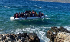 Yunanistanın geri ittiği 49 kaçak göçmen kurtarıldı