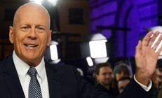 Bruce Willis sinema tarihine geçti: Hastalığı yüzünden emekli olmuştu, kariyerini böyle sürdürecek