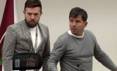 Emre Belözoğlu basın toplantısında tartışma yaşadı