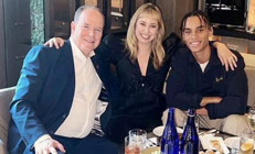 Evlilik dışı iki çocuğuyla birlikte ilk poz: Farklı kadınlardan dünyaya geldiler