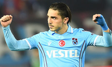 Trabzonsporda Abdülkadir Ömür ve Hüseyin Türkmenin sözleşmeleri resmen uzatıldı Yeni maaşları...