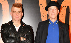 Kendi Yolumda filminin galasına ünlüler akın etti Hakan Özoğuz ve kardeşi Gökhan Özoğuz bir arada...