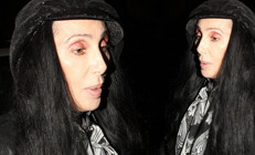 Çocuklarından bile daha genç sevgilisini elinde tutmak için acıyı göze aldı