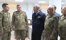 Son dakika... Bakan Akar ve komutanlar Suriye sınırında ‘Türkiye’nin güneyindeki terör koridorunu parçaladık