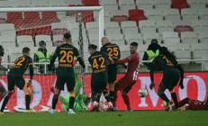 Fenerbahçeden Sivasspor - Galatasaray maçı sonrası flaş paylaşım Galatasaraydan cevap...