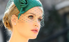 Babasından daha yaşlı bir adamla evlenmişti: O uğursuz mücevhere elini bile sürmedi