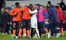 Başakşehir - Adana Demirspor maçının ardından yaşanan gerginlikten fotoğraflar