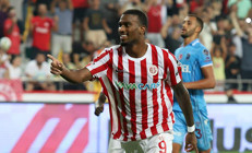 Galatasaray ile Antalyaspor arasında Güray-Wright zirvesi