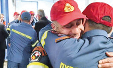 Ekipler dönmeye başladı... Yunan gruba Atina’da coşkulu karşılama