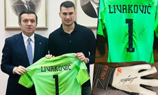 Livakovic, Brezilya maçındaki forması ve eldivenini depremzedeler için bağışladı
