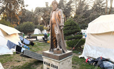 Mimar Sinan’ın eserleri ayakta torunları çadırda