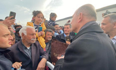 Adıyamanda duygulandıran anlar... Depremzedelere bağışladığı kumbarasını Soylu’ya teslim etti