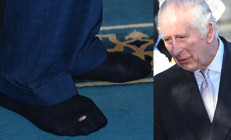 Kralın çorapları yırtık Ayakkabılarını çıkarınca herkes şaşırdı