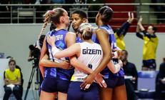 Fenerbahçe Opet, Eczacıbaşına set vermeyen yarı final biletini kaptı