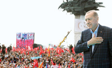 Cumhurbaşkanı Erdoğan İzmir’de... Masanın 7 ayağı birbirine dolaştı