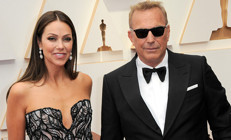 Davayı karısı açmış: Ünlü oyuncu 18 yıllık eşinden boşanıyor