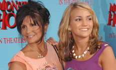 Yıllardır görüşmediği annesiyle nihayet bir arada: Çok mutluyum, hadi alışverişe de çıkalım