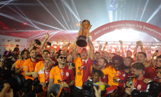 Şampiyon Galatasaray kupasına kavuştu