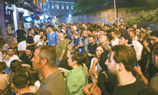 Şampiyonluğu taraftarlarla izledik Taksim’de Manchester City gecesi