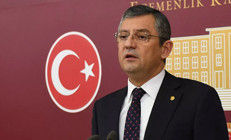 Özgür Özelden Abdüllatif Şenere tepki: Kanım donarak izledim, suçüstü yakalandı