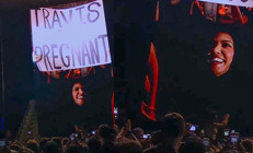 Bizim çocuk işi kadere kaldı demişti...Hamile olduğunu kocasına söylemek için pankart açtı