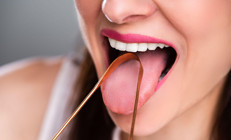 ‘Ağız, vücudun dünyaya açılan kapısıdır’ Kötü nefes problemi yaşayanların kurtarıcısı | 9 SORUDA DİL KAZIMA İŞLEMİ