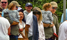 İngiliz prenses artık iyice Amerikalı oldu: Babasının kucağında Bağımsızlık Günü kutlamalarında