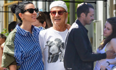 Dünyanın gözü önünde aldatılmış, ihanet yuvasını yıkmıştı: Mutluluğu kendinden yaşlı kocasında buldu