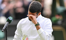 Winbledonda finali kaybeden Novak Djokovic gözyaşlarını tutamadı