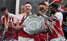 Arsenal yeni sezona kupayla başladı